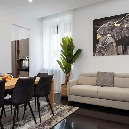 Luxurious Apartments In The Center Of Rome-3